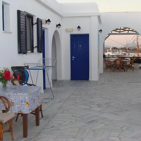 Hotel apartamentowy Akrogiali & Antiparos Town