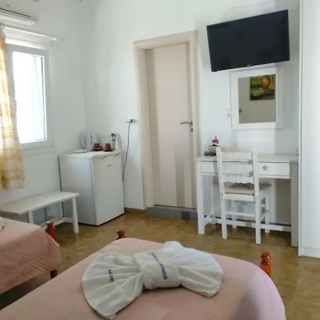 Akrogiali & * Antiparos Town